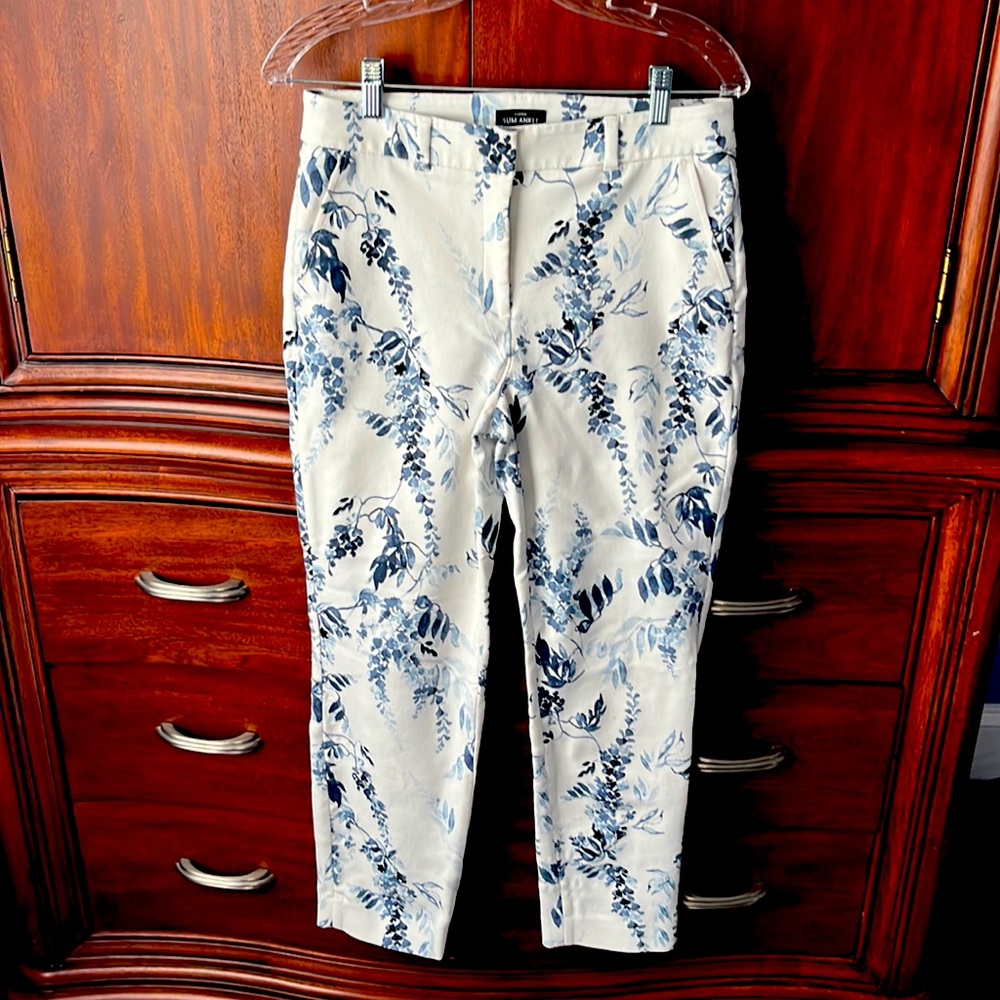 WHBM classic style slim ankle pants size 6